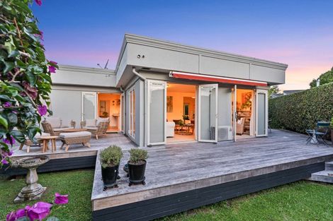 Photo of property in 2/7 Morton Avenue, Forrest Hill, Auckland, 0620