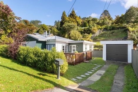 Photo of property in 20 Jocelyn Crescent, Pinehaven, Upper Hutt, 5019