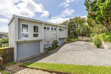 Photo of property in 20 Shanaway Rise, Hillcrest, Auckland, 0627