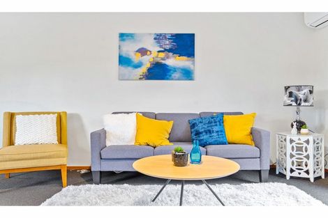 Photo of property in 2/58 Hillcrest Avenue, Hillcrest, Auckland, 0627