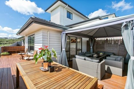 Photo of property in 121 Keri Vista Rise, Papakura, 2110