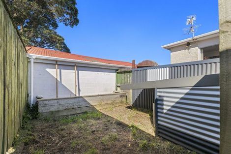 Photo of property in 94 Omata Road, Marfell, New Plymouth, 4310