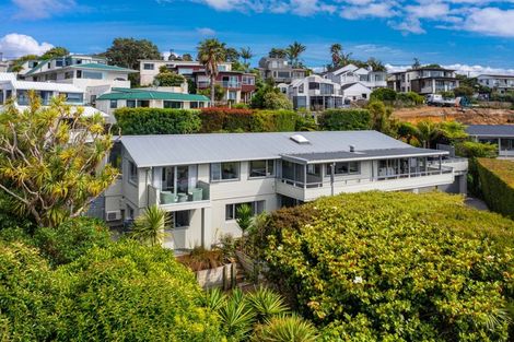 Photo of property in 25 Parr Terrace, Castor Bay, Auckland, 0620