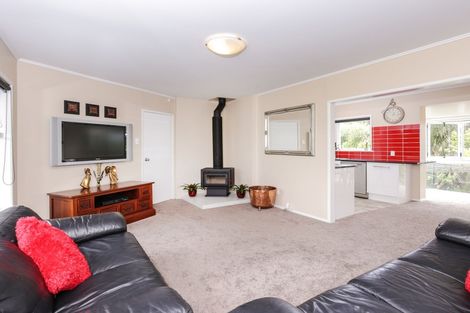 Photo of property in 44 Rimutaka Place, Titirangi, Auckland, 0604