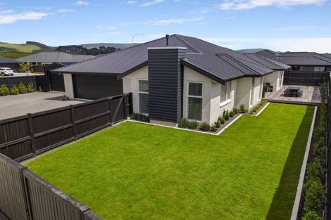 Photo of property in 1 Corsica Court, Fitzherbert, Palmerston North, 4410