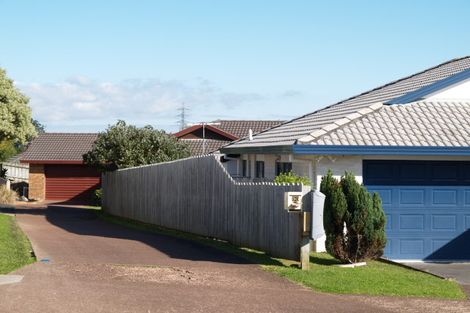 Photo of property in 28 Frank Nobilo Drive, Golflands, Auckland, 2013
