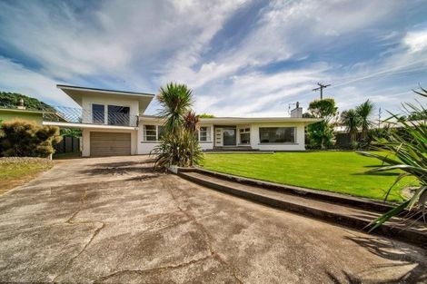 Photo of property in 161 South Road, Hawera, 4610