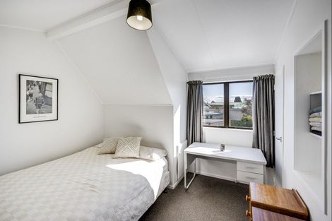 Photo of property in 2/2 Heretaunga Street East, Parkvale, Hastings, 4122