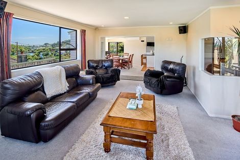 Photo of property in 20 Lyndfield Lane, Newlands, Wellington, 6037