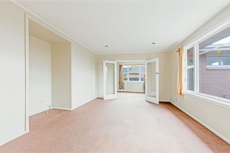 Photo of property in 135 Avonhead Road, Avonhead, Christchurch, 8042