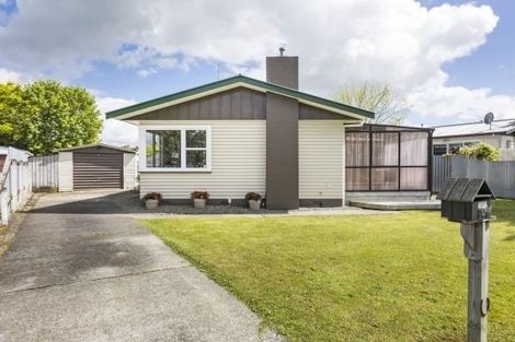Photo of property in 10 Catlins Crescent, Milson, Palmerston North, 4414