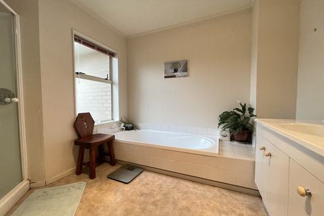 Photo of property in 9 Mariners Way, Whitby, Porirua, 5024