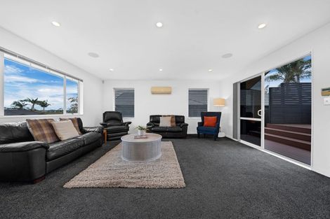 Photo of property in 10 Sapperton Drive, Henderson, Auckland, 0612