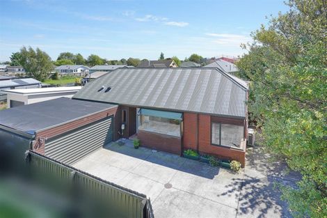 Photo of property in 52 Northcote Road, Northcote, Christchurch, 8052