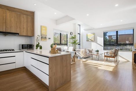 Photo of property in 61b Knights Road, Rothesay Bay, Auckland, 0630