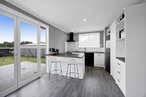 Photo of property in 18 Whitcombe Road, Opunake, 4616
