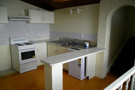 Photo of property in 21 Howard Road, Northcote, Auckland, 0627