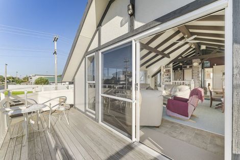 Photo of property in 70 Karewa Parade, Papamoa Beach, Papamoa, 3118