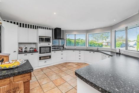 Photo of property in 28 Durrell Way, Rolleston, 7614