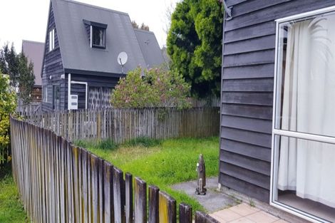 Photo of property in 3 Caspian Close, New Lynn, Auckland, 0600