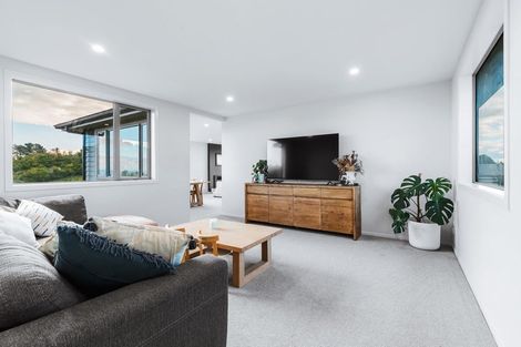 Photo of property in 5 Glendas Way, Acacia Bay, Taupo, 3385