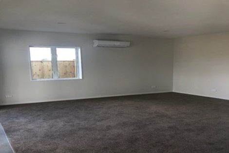 Photo of property in 2 Riroriro Close, Papakura, 2110
