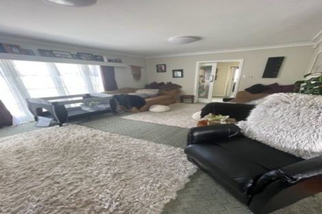 Photo of property in 6 Marlene Avenue, Te Atatu South, Auckland, 0610