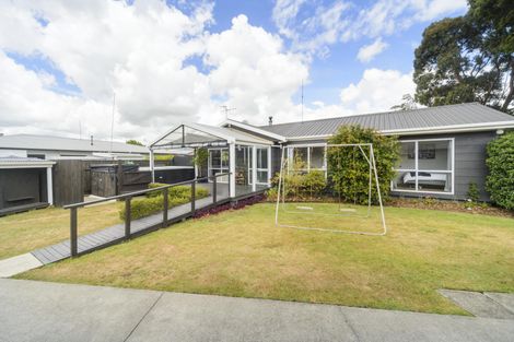 Photo of property in 97 Hillcrest Drive, Kelvin Grove, Palmerston North, 4414