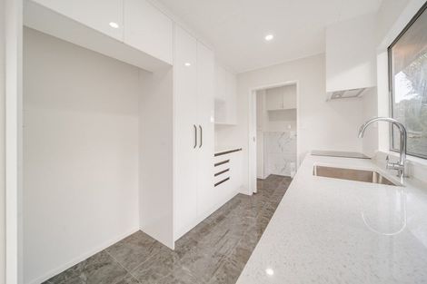 Photo of property in 2 Netherlands Avenue, Kelston, Auckland, 0602