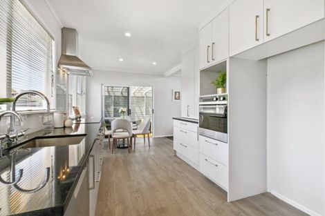 Photo of property in 3 Grimshaw Place, Henderson, Auckland, 0612