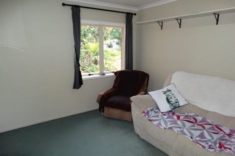 Photo of property in 13 Russett Grove, Henderson, Auckland, 0612