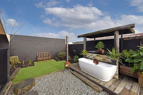 Photo of property in 16 Steadman Road, Broomfield, Christchurch, 8042