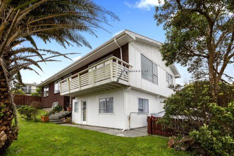 Photo of property in 37 Edgecombe Street, Newlands, Wellington, 6037