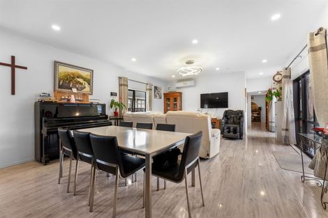 Photo of property in 9 Gwendoline Avenue, Te Atatu Peninsula, Auckland, 0610