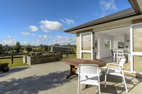 Photo of property in 20 Sarona Park Drive, Omanawa, 3171