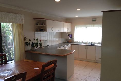 Photo of property in 71 Moyrus Crescent, East Tamaki Heights, Auckland, 2016