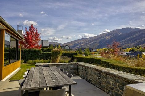 Photo of property in 2 Owen Marshall Lane, Arrowtown, 9371