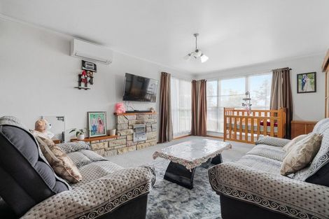 Photo of property in 4 Clendon Place, Manurewa, Auckland, 2102