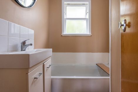 Photo of property in 26 Link Road, Newlands, Wellington, 6037