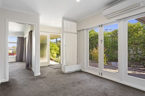 Photo of property in 213 Fifield Terrace, Opawa, Christchurch, 8023