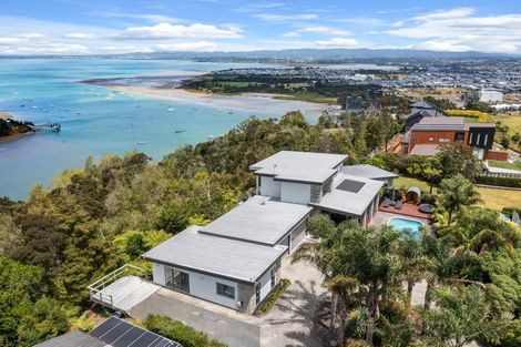 Photo of property in 1 Te Kawau Pass, Greenhithe, Auckland, 0632