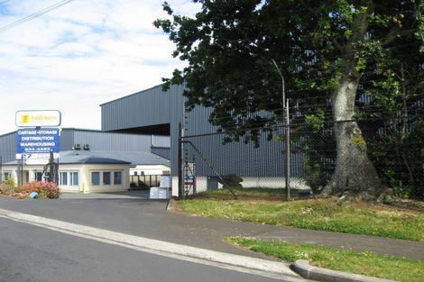 Photo of property in 8 Kiwi Esplanade, Mangere Bridge, Auckland, 2022