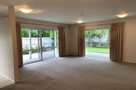 Photo of property in 11 Memorial Avenue, Ilam, Christchurch, 8053