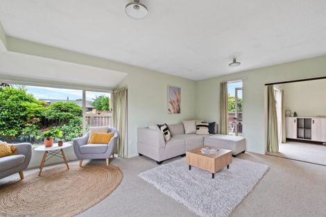 Photo of property in 8 Gatonby Place, Avonhead, Christchurch, 8042