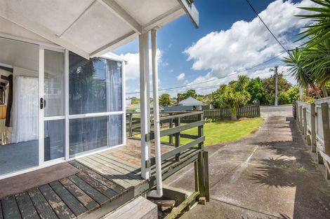 Photo of property in 20 Bay Street, Red Beach, 0932