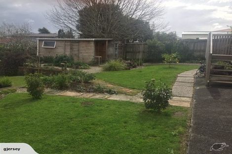 Photo of property in 10 Helga Crescent, Te Atatu Peninsula, Auckland, 0610