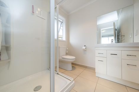 Photo of property in 28 Galea Grove, Kelvin Grove, Palmerston North, 4414