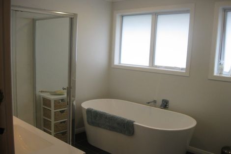 Photo of property in 17 Mascot Street, Tawa, Wellington, 5028
