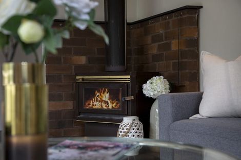 Photo of property in 9 The Grove, Titirangi, Auckland, 0604