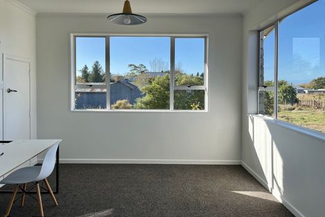 Photo of property in 60 Timaru Road, Waimate, 7924